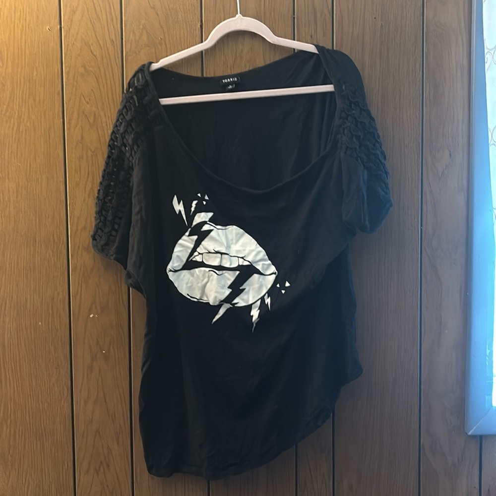 Torrid off shoulder tee size 4